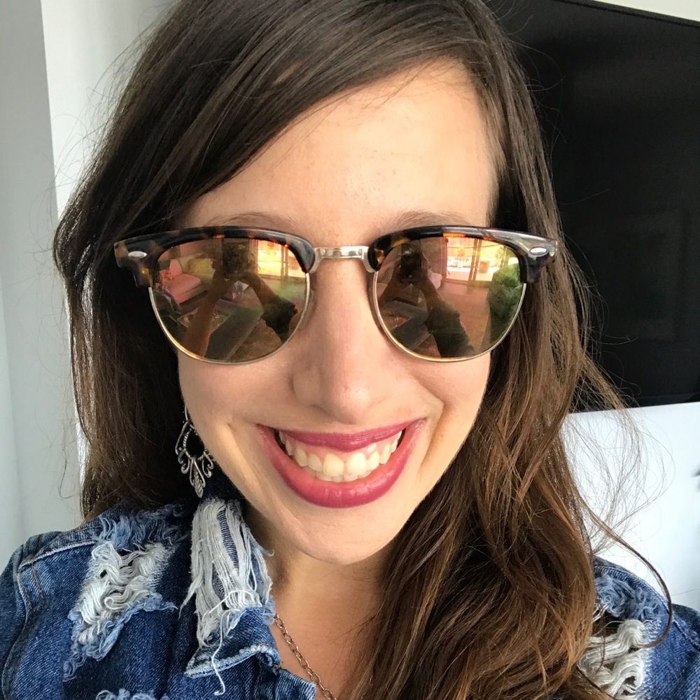 Meet your Posher, Alyssa